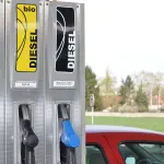 Carburanti, Italia tra i Paesi con rincari più contenuti: prezzi sotto Francia e Germania