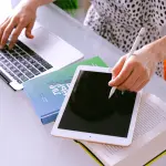 Esami e corsi online, il Garante privacy fissa i limiti: sì al controllo, no al monitoraggio invasivo