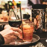 L’aperitivo in Italia: ogni città ha il suo rito, da Milano a Palermo