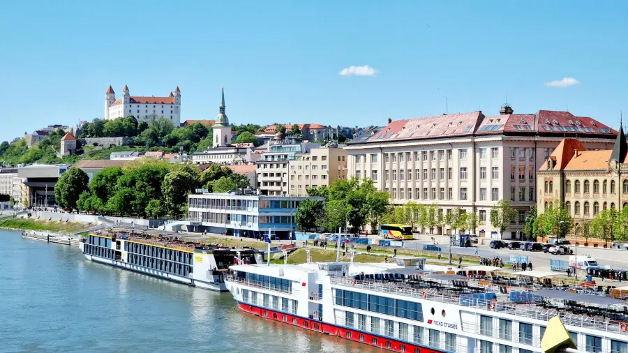 Tajani a Bratislava per accelerare l’ingresso dei Balcani nell’Ue