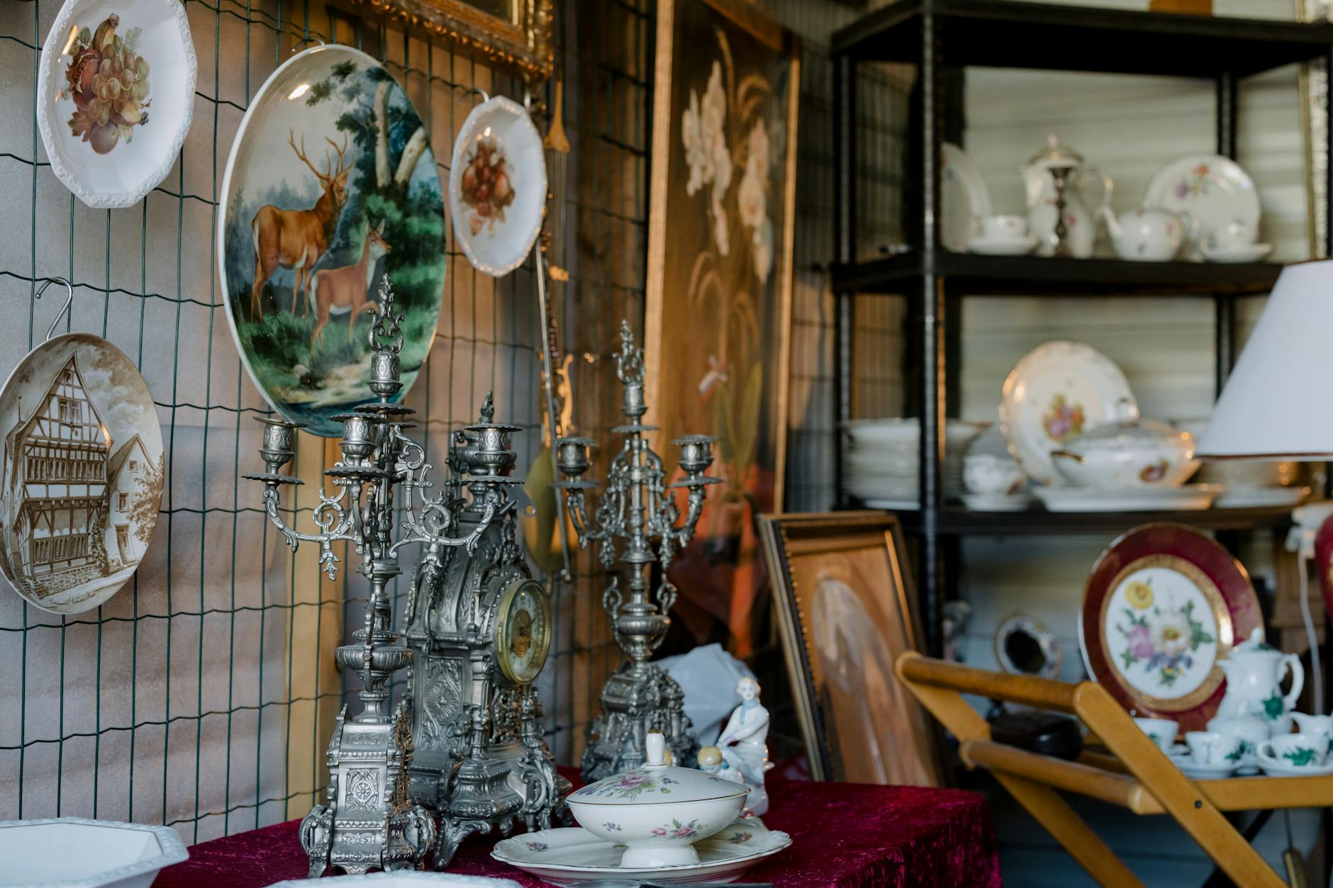 I mercatini dell’antiquariato nelle città italiane: date, luoghi e consigli per trovare i pezzi migliori