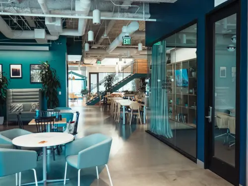 Coworking nelle città italiane: guida agli spazi di lavoro condiviso con prezzi e servizi