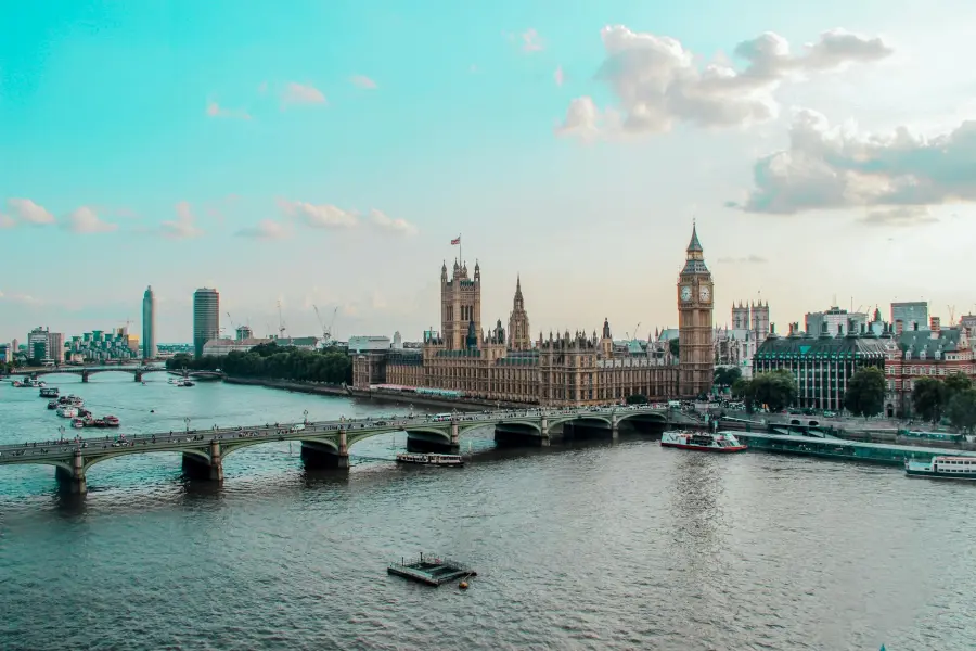 Meloni al summit di Londra: Italia modello sui confini
