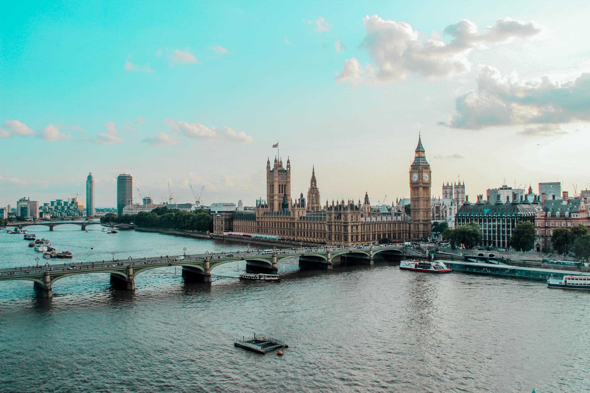 Meloni al summit di Londra: Italia modello sui confini